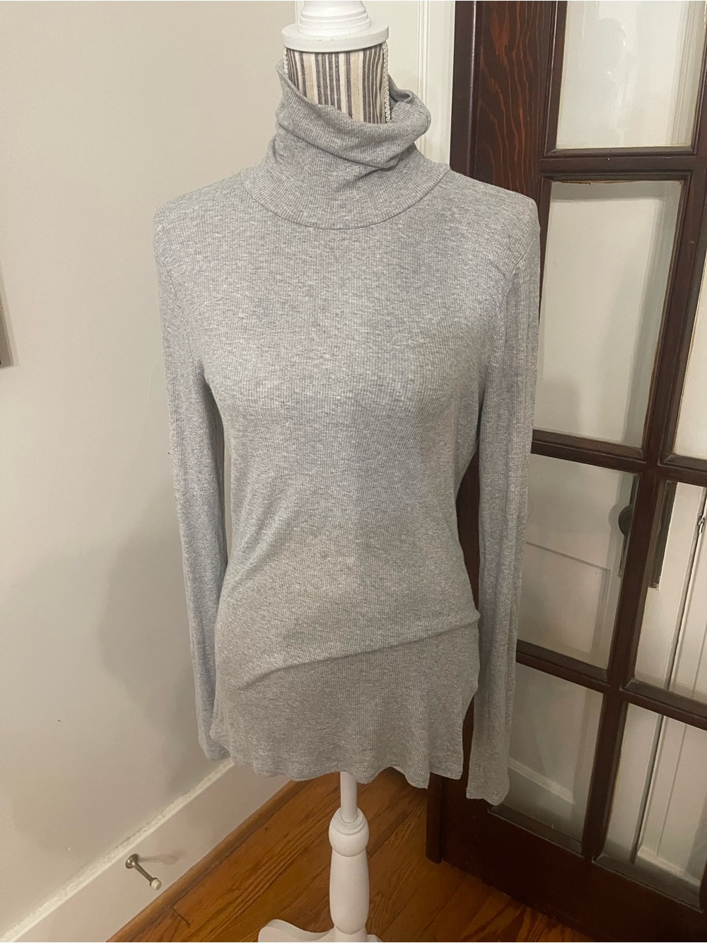 Women's Gray Turtleneck Long-Sleeve Top